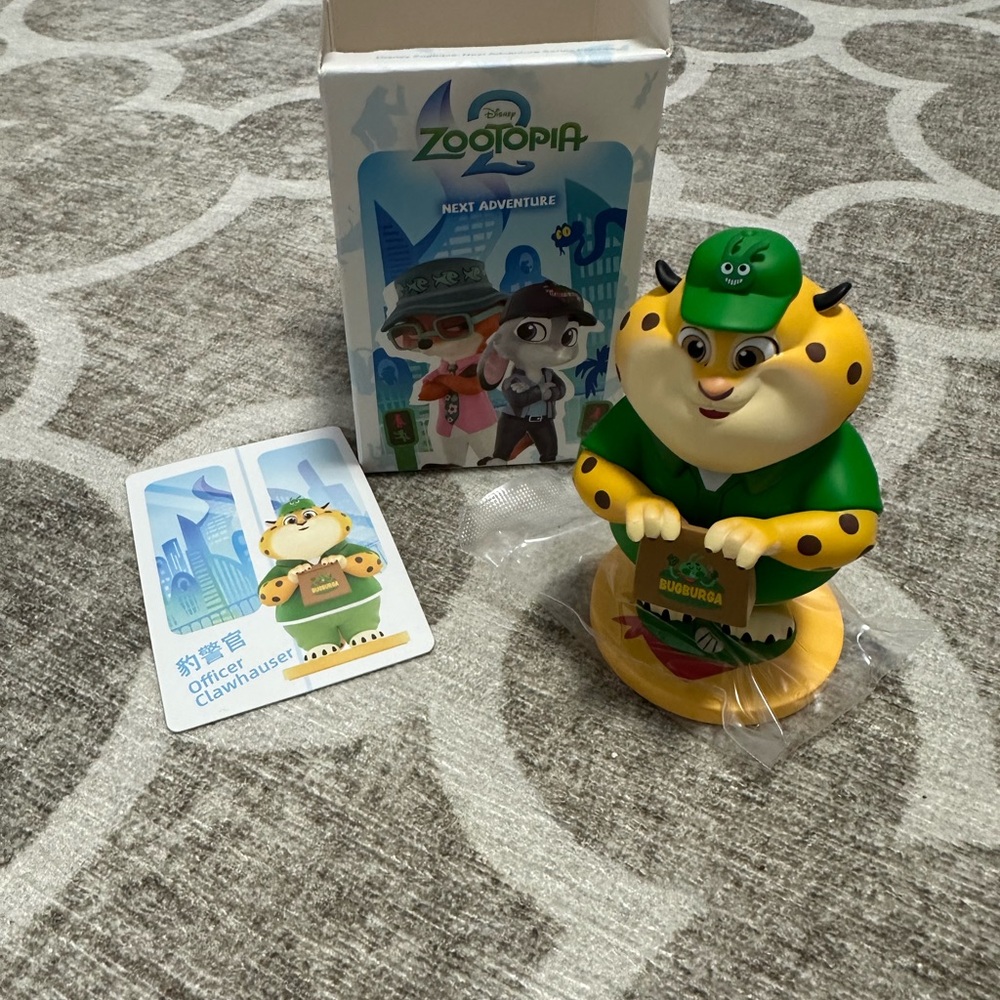 Disney Zootopia 2 Officer Clawhauser Popmart figurine with card and box - Picture 2 of 4